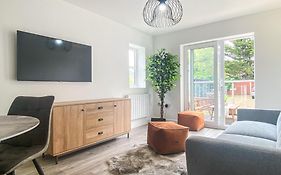 2 Bedroom City Centre Apartment In High Wycombe With Parking