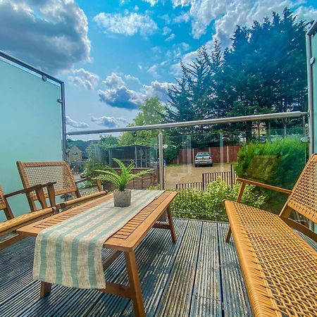 2 Bedroom City Centre Apartment In High Wycombe With Parking Exterior photo
