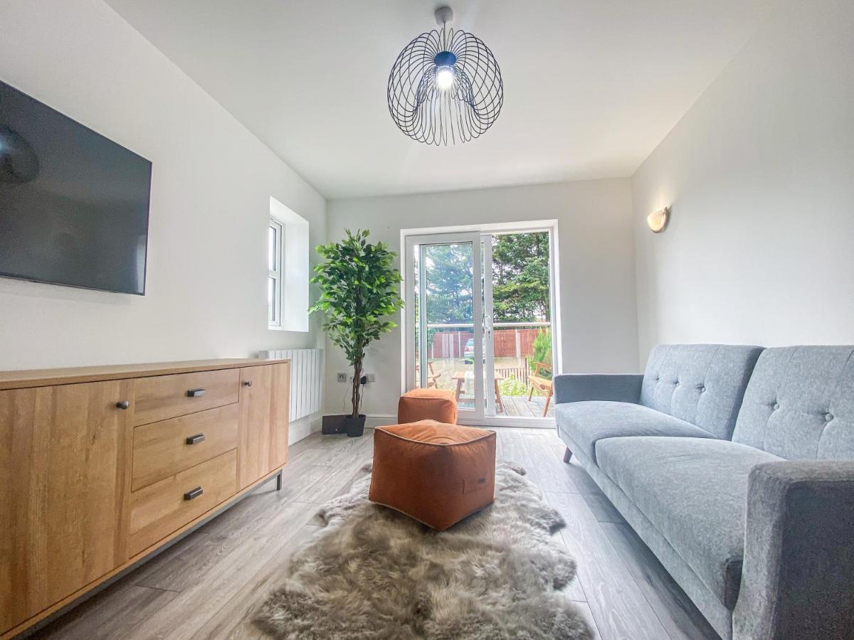 2 Bedroom City Centre Apartment In High Wycombe With Parking Exterior photo