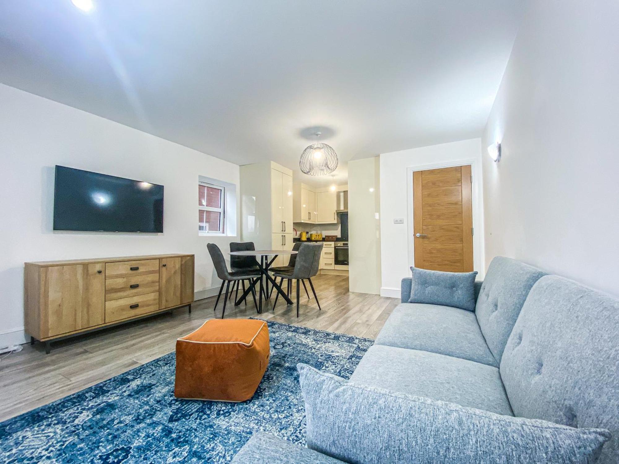 2 Bedroom City Centre Apartment In High Wycombe With Parking Exterior photo